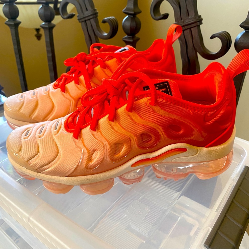 Brand New, never worn Nike Air VaporMax Plus women’s athletic shoes size 6.5